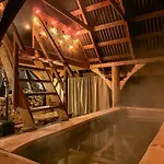 Δωμάτια σε οικογενειακή κατοικία Konda - Bania , Sauna *